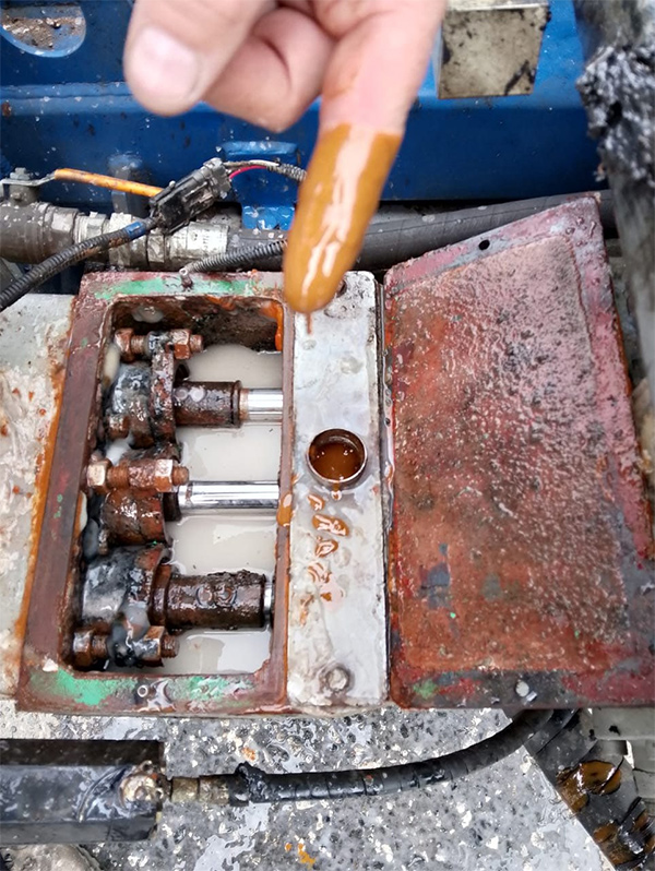 Piston Seal Failure in a Mud Pump: Bentonite Intrusion into the Crankcase