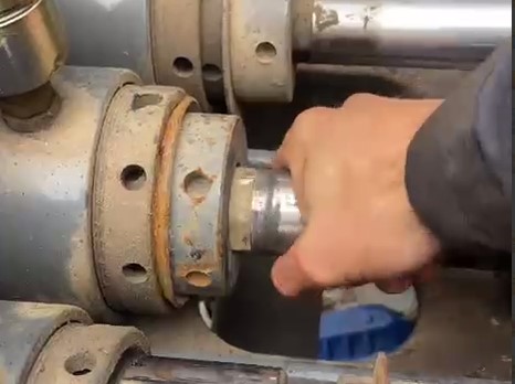 Replacement of Cylinder Seal Kit in a Mud Pump